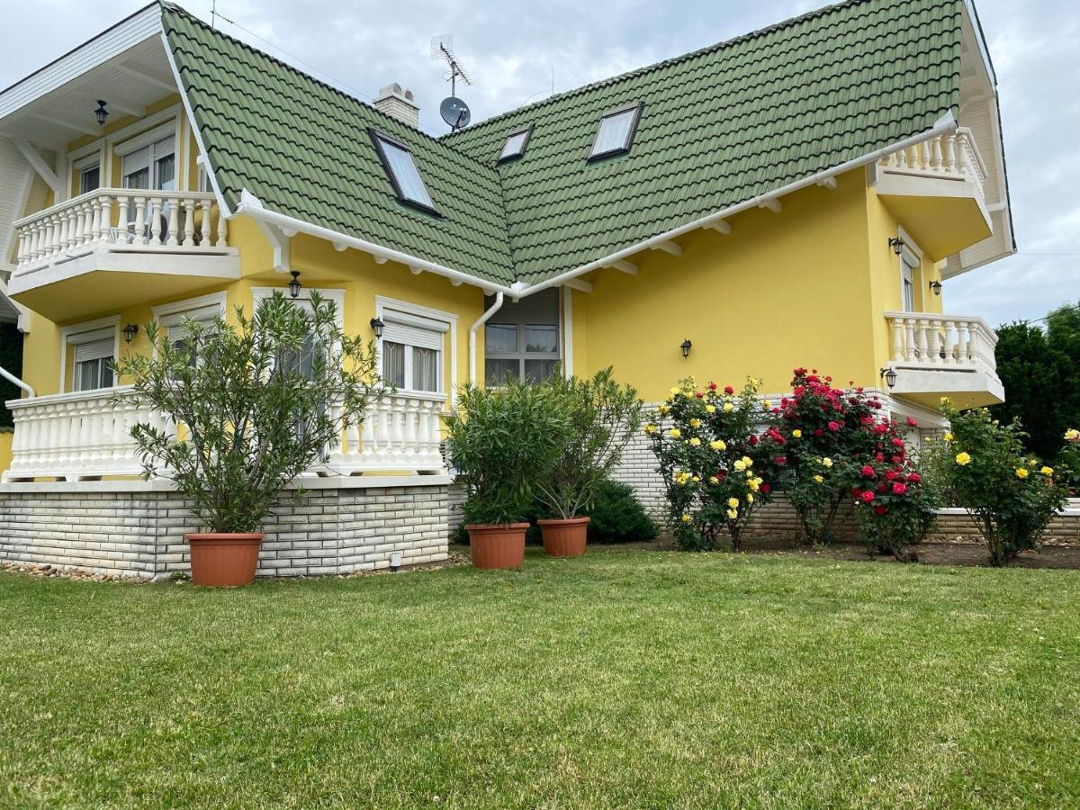 Margareta Apartmanhaz Apartment ไฮจ์ดุสโซบอสโล ภายนอก รูปภาพ