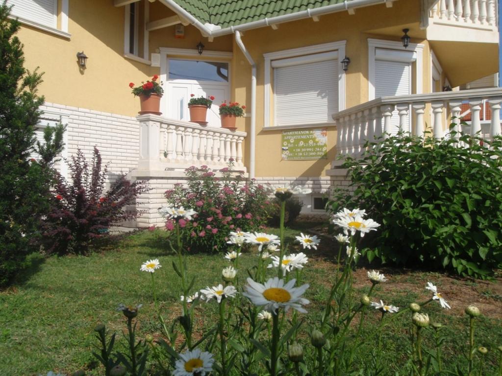 Margareta Apartmanhaz Apartment ไฮจ์ดุสโซบอสโล ภายนอก รูปภาพ